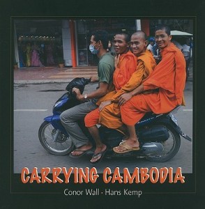 Carrying-Cambodia-Kemp-Hans-9789628563784